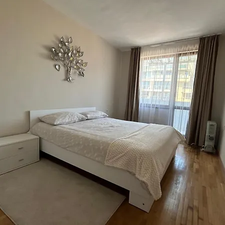 Fenix 2 Bedroom Center Apartament *